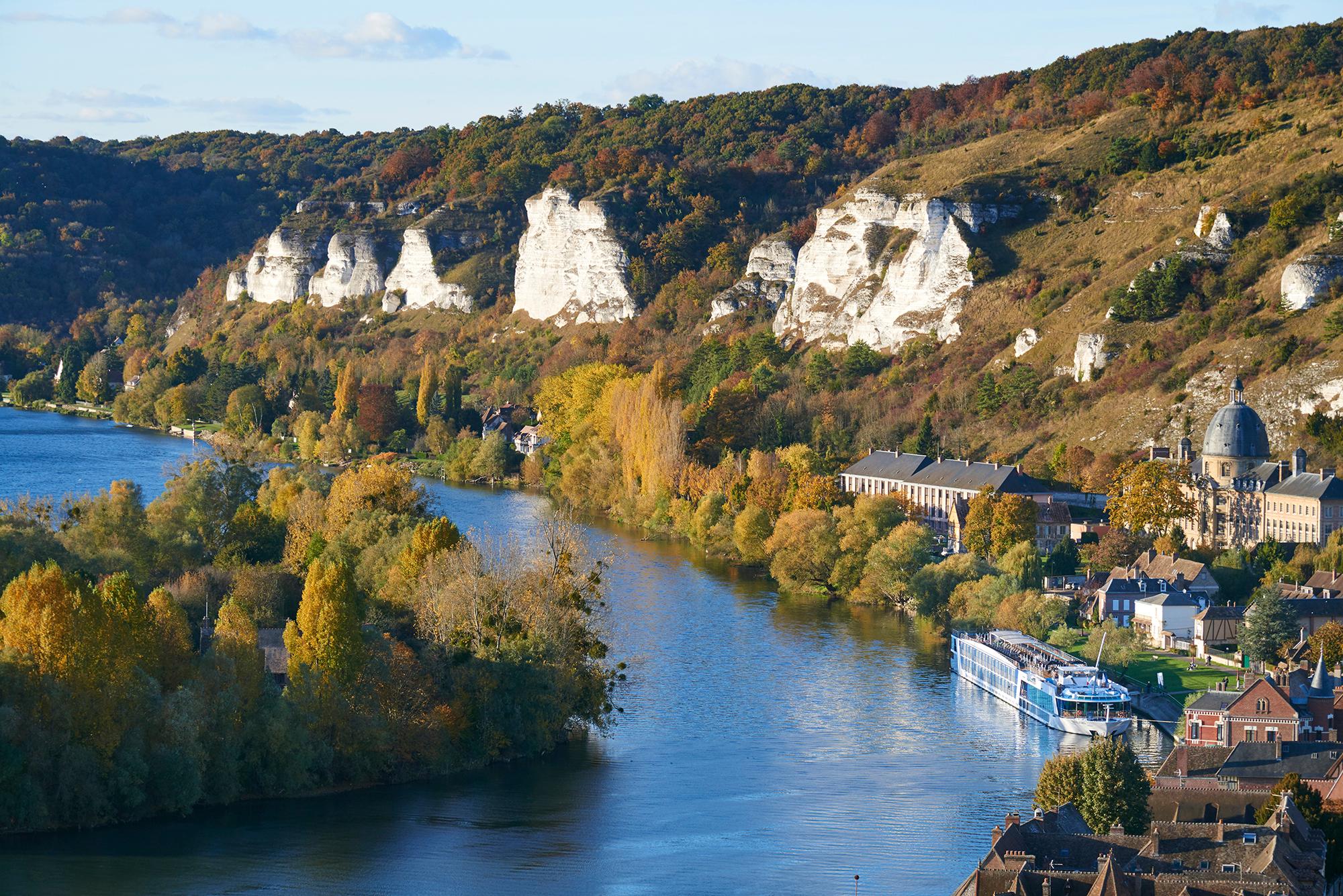 Which river is the best to sail for your first river cruise? - background banner